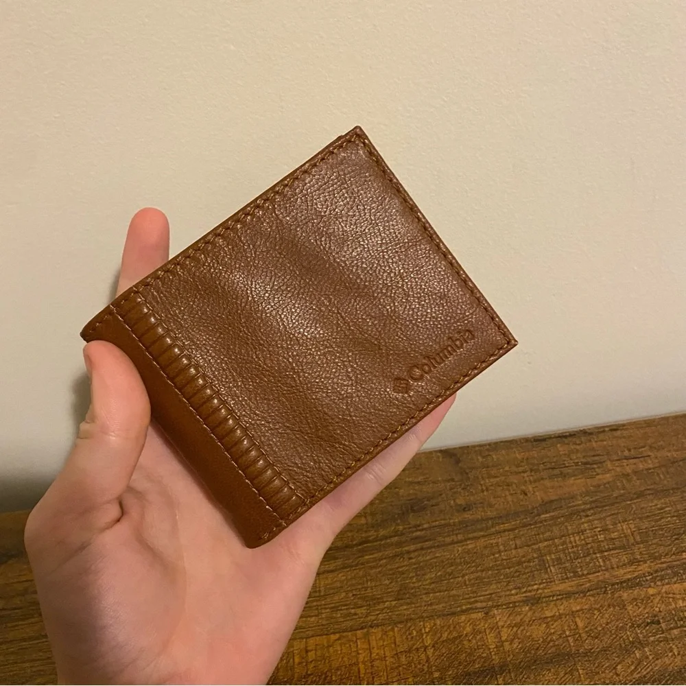 Columbia Light Brown Leather Fold Wallet
